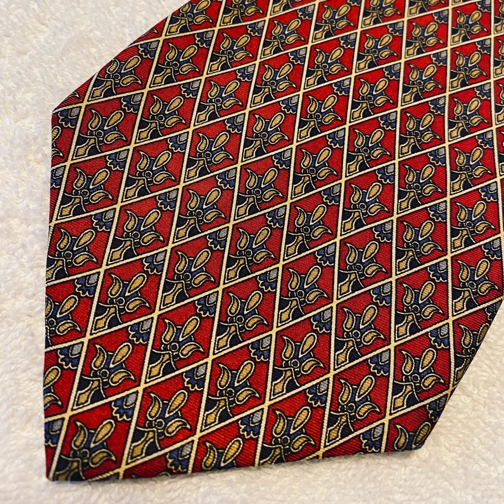Brand New Stylish Corporate Tie By The Metropolitan Museum Of Art Brand New Stylish Corporate Tie By The Metropolitan Museum Of Art